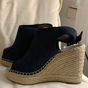 Navy blue like new Kenneth Cole Wedges